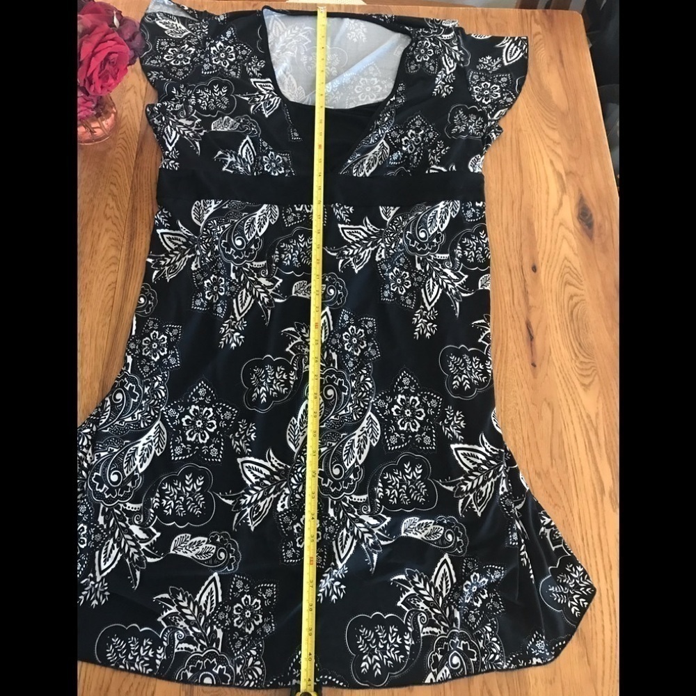 Plus size black & white floral Dress - Picture 6 of 6